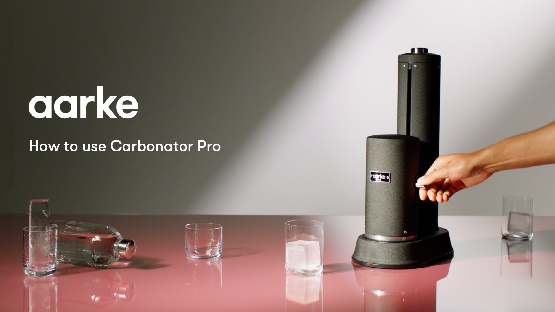 Aarke Carbonator II - Machine à eau pétillante, Acier Inox, Bouteille PET  incluse, compatible avec les cartouches de CO2 60L, Black Steel
