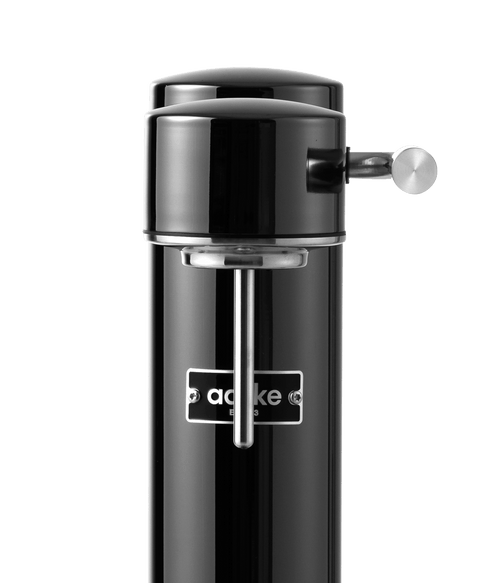 Front close-up of Aarke Carbonator 3 in Black Chrome. 
